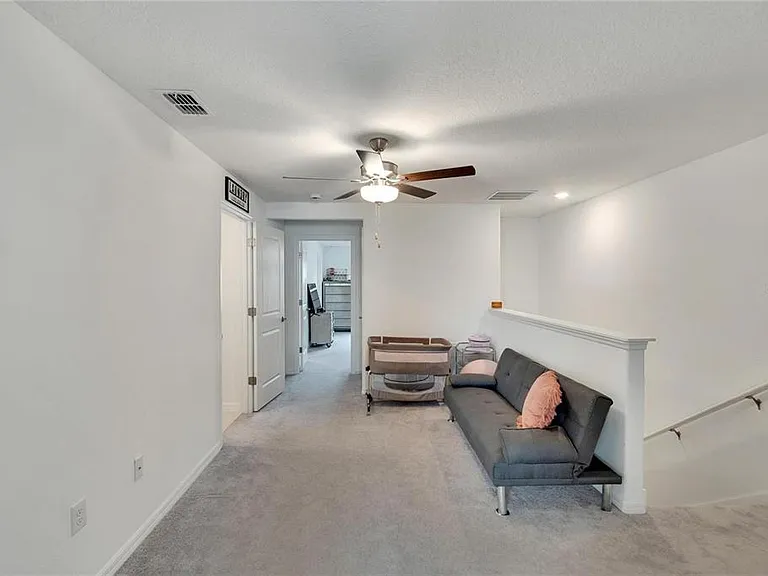 14444 Editors Note St — Photo 21
