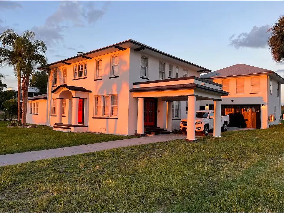 5 bed, 3045 sqft, $2,999 — Photo 2
