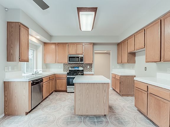 4th image of 26442 Saint Michel Ln