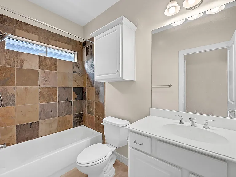 1204 Cohn St — Photo 5