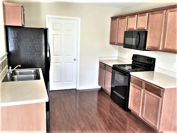 8 Sandy Point Way — Photo 2