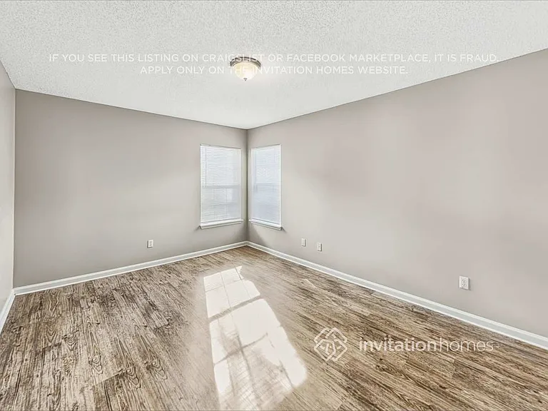 724 Putters Green Way S — Photo 8