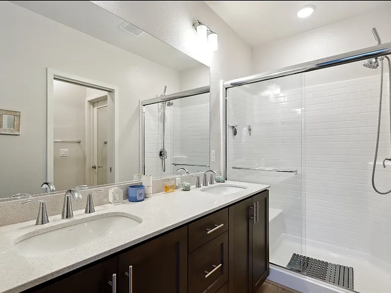 Blackstone Dr — Photo 21