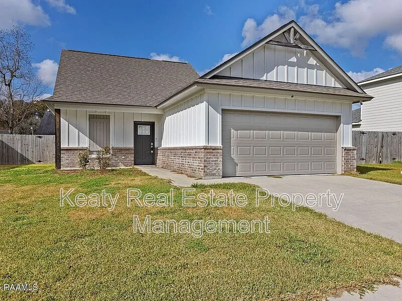 3 bed, 2.0 bath, 1200 sqft, $1,725 — Photo 2