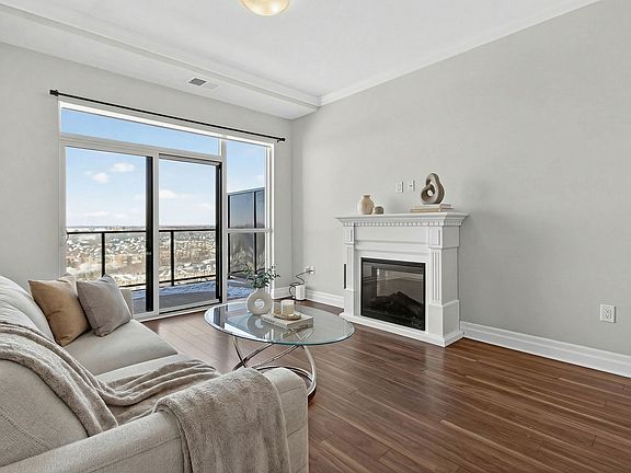 2nd image of 260 Villagewalk Blvd