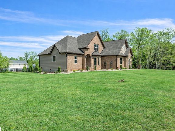 2nd image of 207 Poplar Ridge Rd