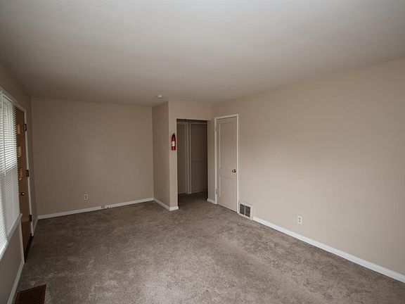 4th image of 4805 N Edgebrook Dr