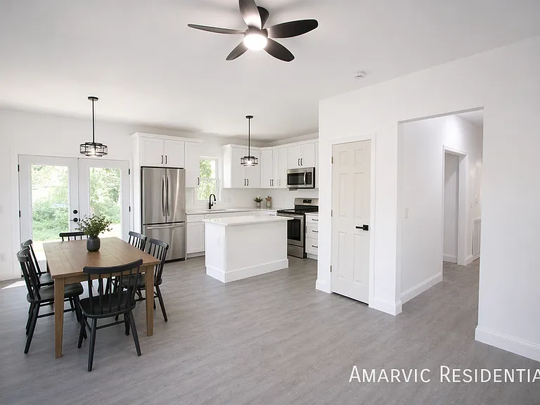 621 Singletary St SE — Photo 4