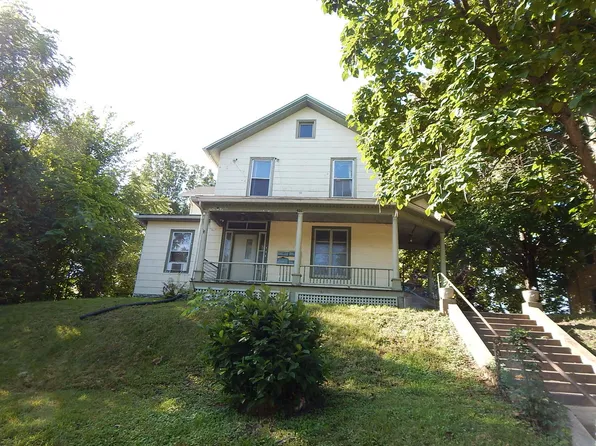 421 E 7th St, Davenport, IA 52803