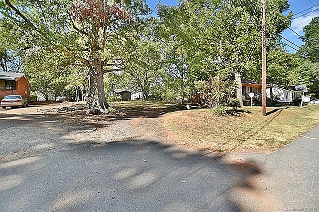2nd image of 121 Lowry Row