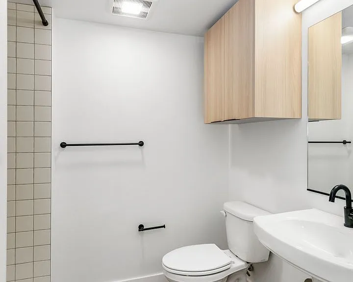 CHRONICLE: Stylish Wallingford Studios with Full Appliance Package & Premium Amenities — Photo 52