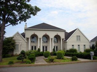 321 Glenmaura Dr, Moosic, PA 18507