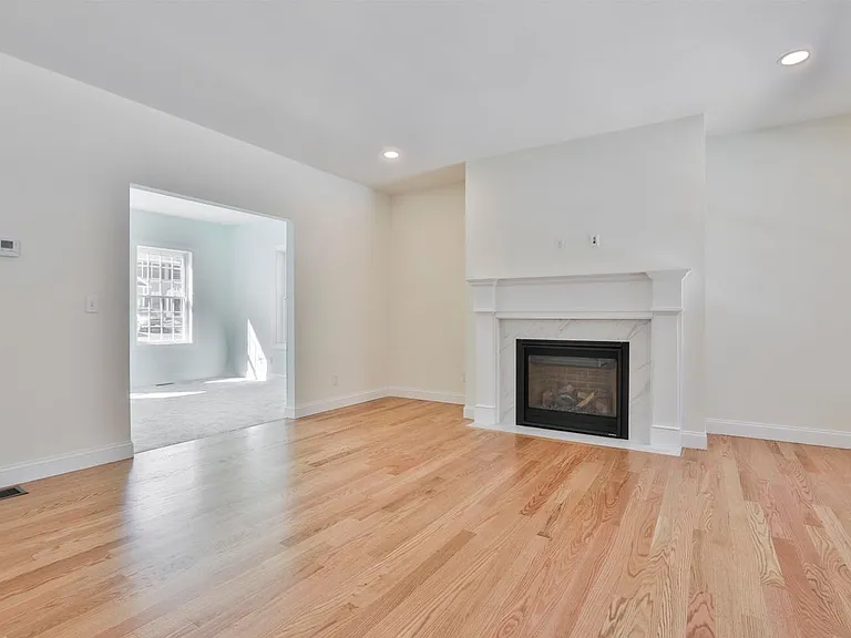 22 Reeds Ferry Way — Photo 26
