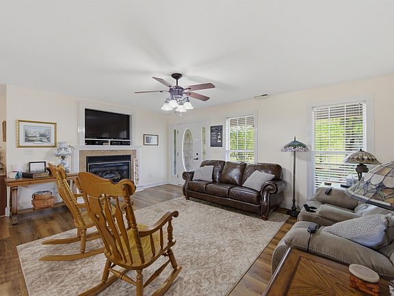 3rd image of 315 County Road 1646