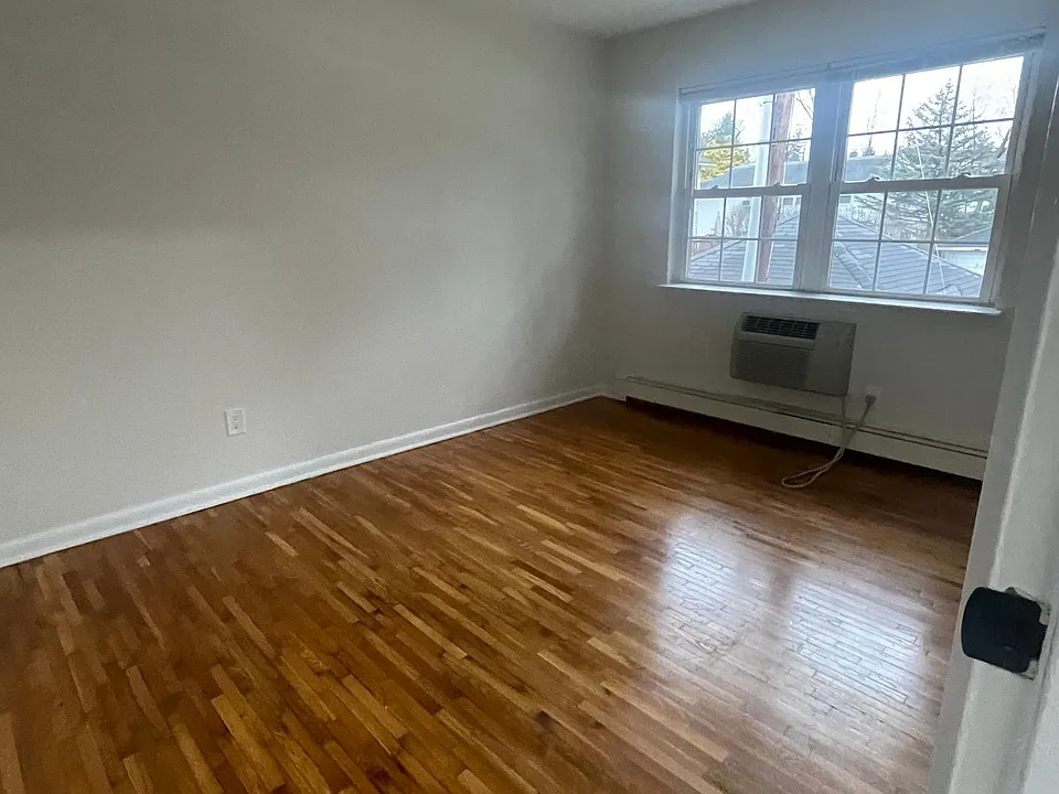 30 S Henry St #8B