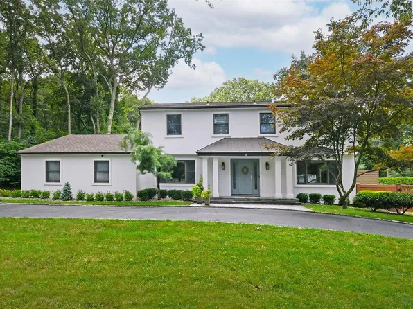 4 Debbie Court, Dix Hills, NY 11746