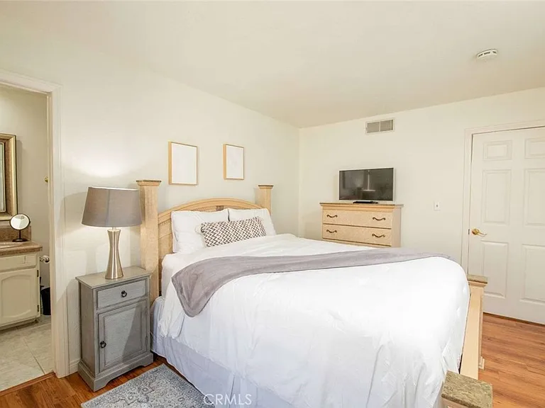 7310 Balboa Blvd #F — Photo 39
