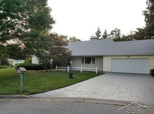 1145 Hagens Dr, Essexville, MI