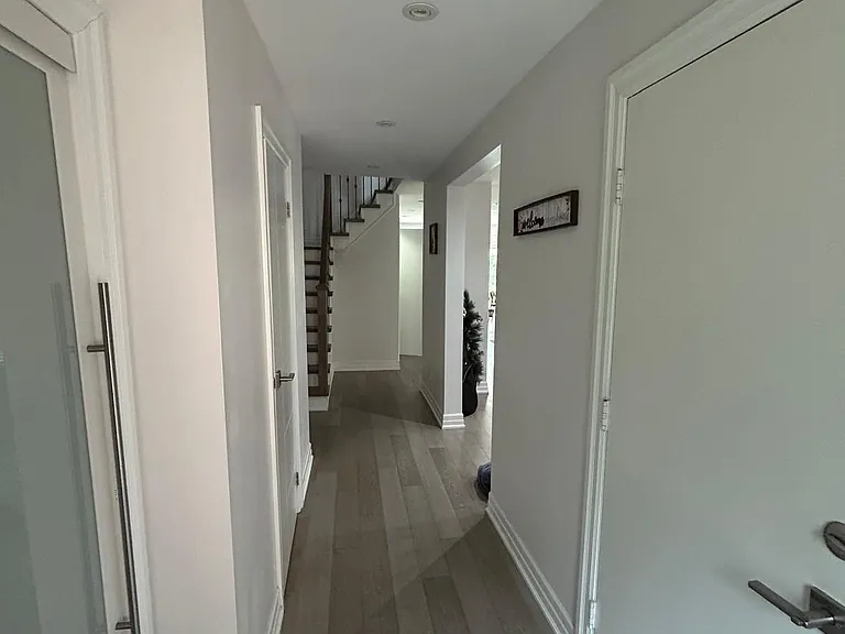 80 Raleigh Cres S — Photo 12
