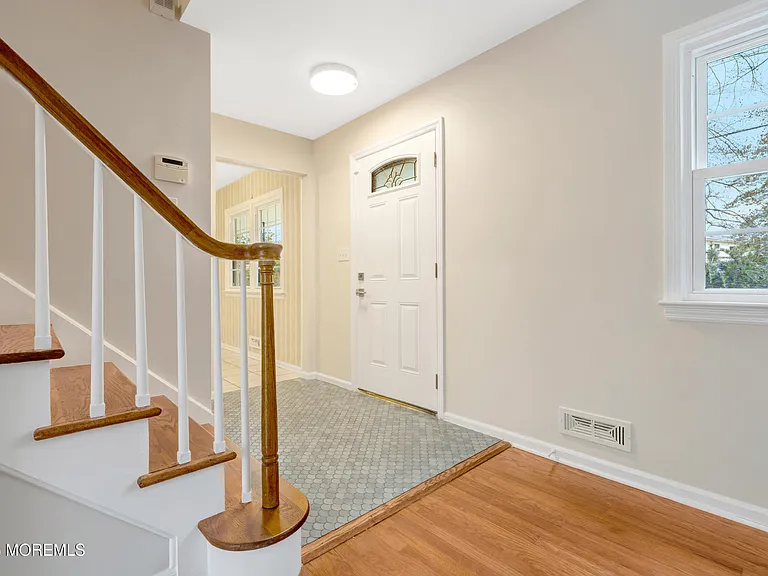 429 Lake Ave — Photo 6