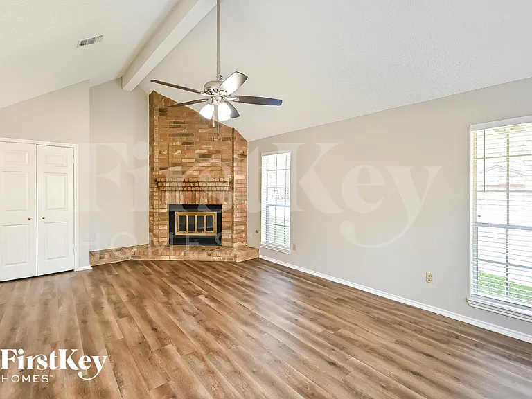 70 Timberspire Ln — Photo 3