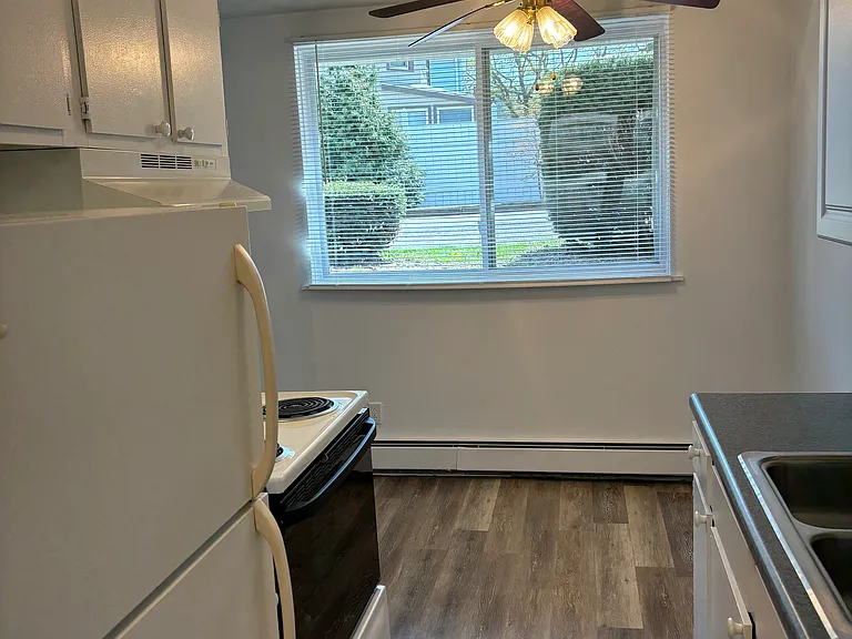 104 W Pulteney St #102 — Photo 3