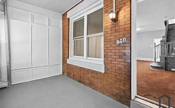 950 E Russell St — Photo 1