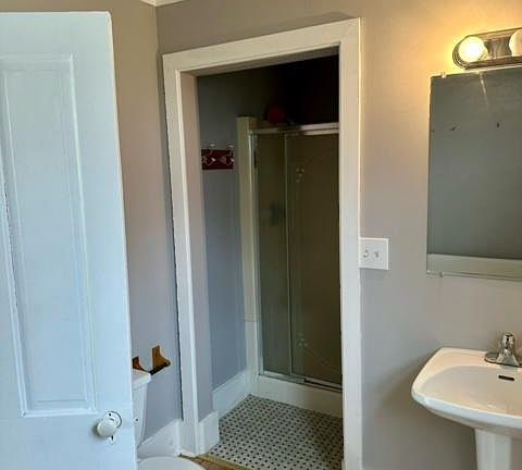 Behind you in this picture is the full tub. Shower is straight ahead.