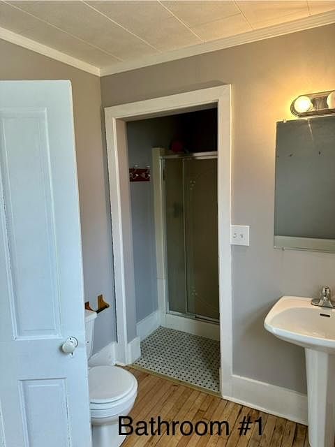 Behind you in this picture is the full tub. Shower is straight ahead.