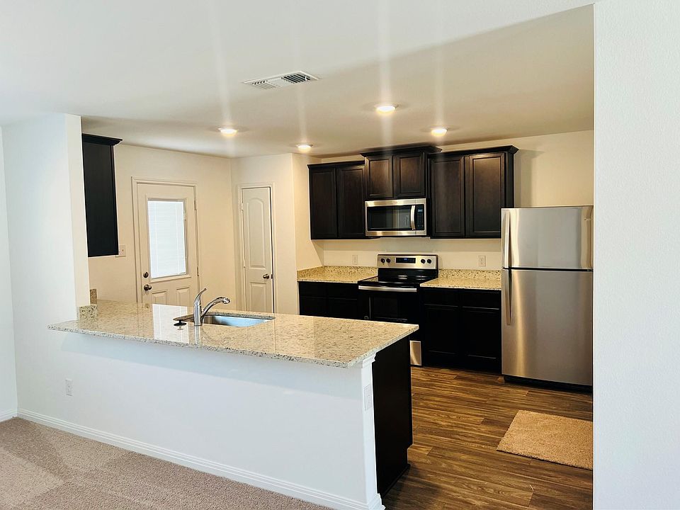 1st image of 109 Fairfax Ln