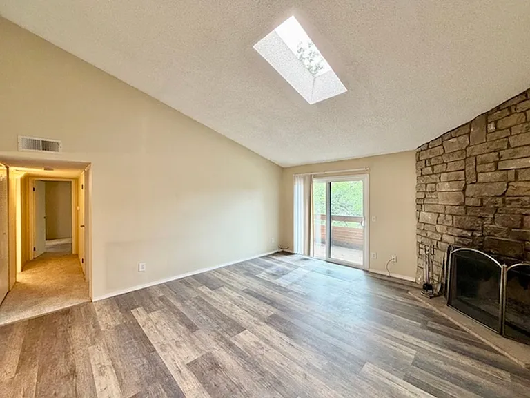 337 Wright St #302 — Photo 8