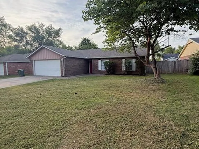 4338 W Chaparral Ln — Photo 2