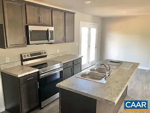 4 bed, 2.5 bath, 1804 sqft, $2,650 — Photo 4