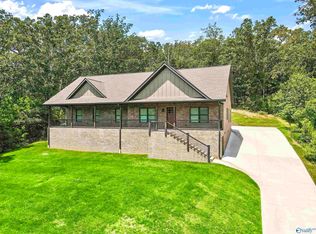 1912 Lookout Mountain Dr, Scottsboro, AL 35769