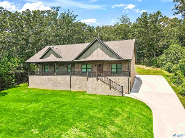 1912 Lookout Mountain Dr, Scottsboro, AL 35769