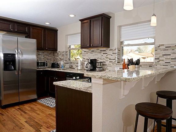4th image of 2901 Grape St