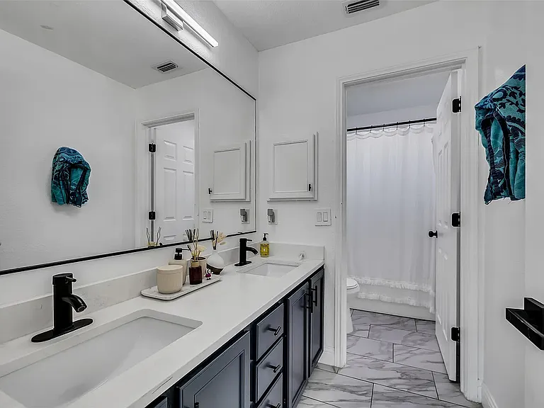 409 Baldwin St — Photo 17