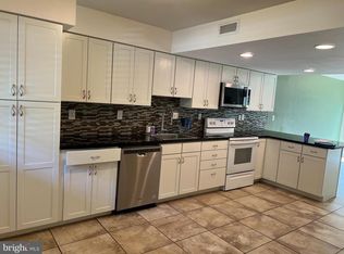 5 Queen Anne Ct, Marlton, NJ 08053