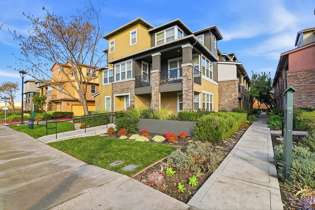 Building Photo - 1656 Prime Pl #4