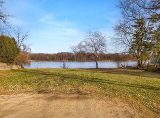 858 Shore Acres Rd, La Crescent, MN 55947