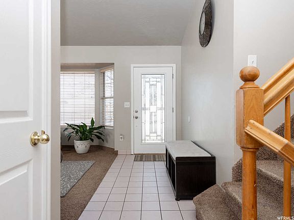 3rd image of 2569 N Sunset Dr