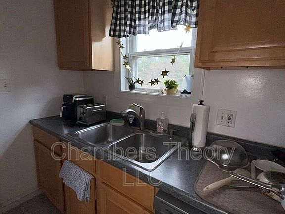 4th image of 817 N Jefferson St