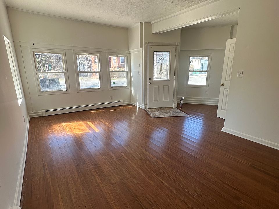 1st image of 107 N Bridge St #1