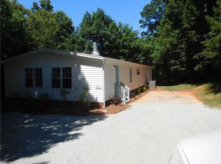 6610 Edgeworth Trl, Pfafftown, NC 27040