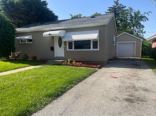 611 Jungles Ave, Aurora, IL 60505