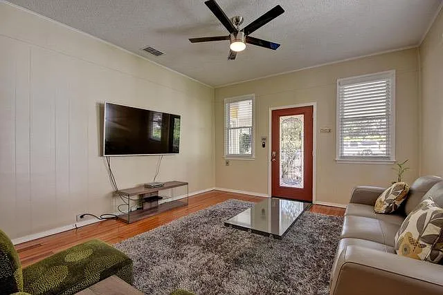 607 Baylor St #A — Photo 4