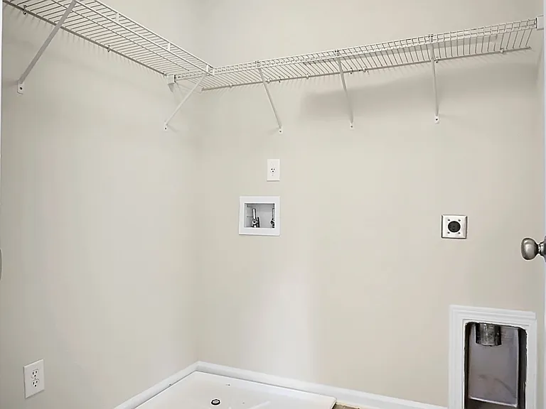 8003 Henderson Rd — Photo 42
