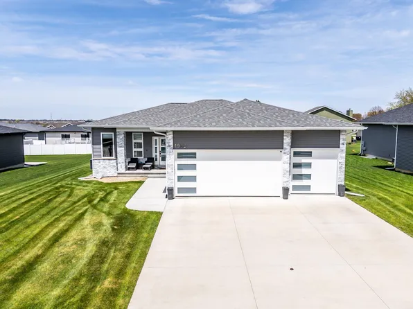 1909 Reese Rd, Cedar Falls, IA 50613