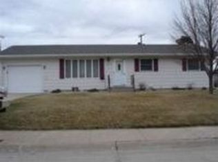 1325 Apache Ave, Hastings, NE 68901