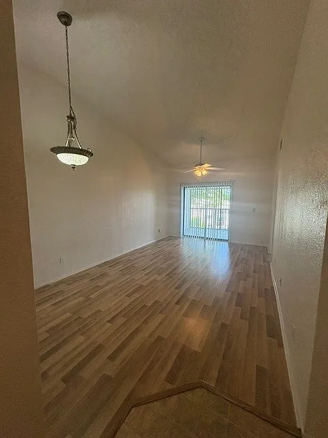 2 bed, 930 sqft, $1,750 — Photo 2